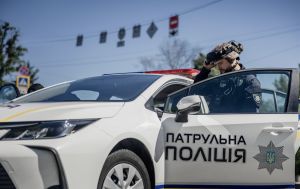 У Києві перехожі намагалися "відбити" чоловіка від ТЦК, поліція дістала зброю