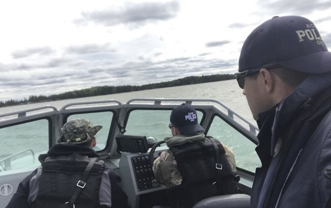 У Канаді невеликий літак впав в озеро