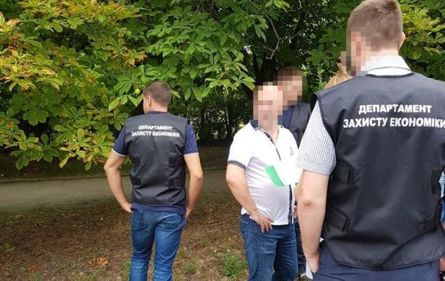 Полиция за три дня задержала на взятках 9 чиновников в 6 областях