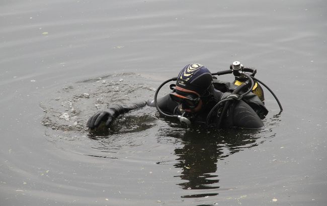 Это стоит увидеть. Украинцам показали, как тренируются водолазы-спасатели (фото)