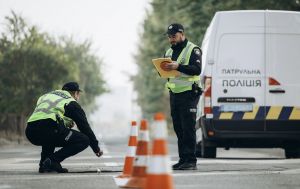 На Николаевщине внедорожник с детьми в салоне упал с моста в реку