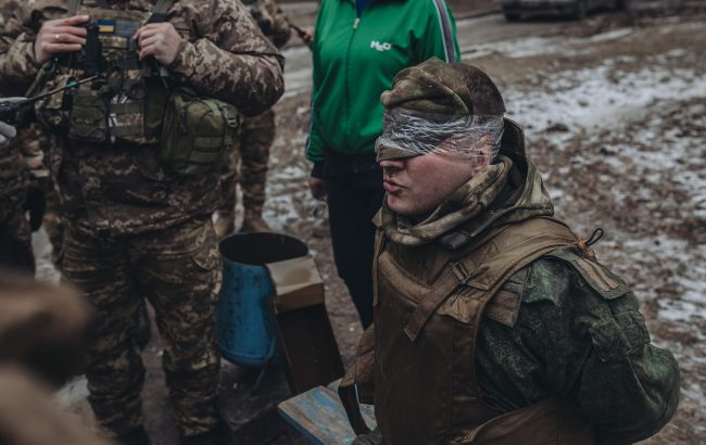"Наказали стріляти всіх": російський полонений зізнався у злочинах на Сумщині (відео)