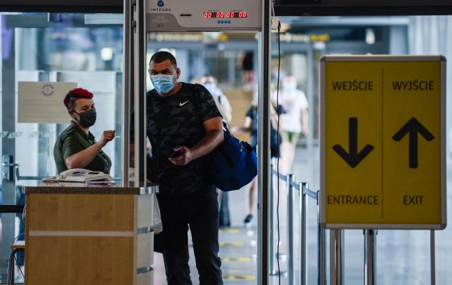 Польша вводит 10-дневный карантин для прибывающих из-за пределов "Шенгена"