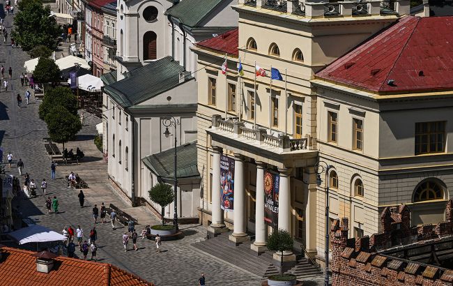 Польське місто прибрало прапор України з ратуші через рішення Зеленського