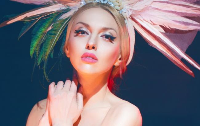 Новому клипу Поляковой пророчат славу "лабутенов" "Ленинграда"