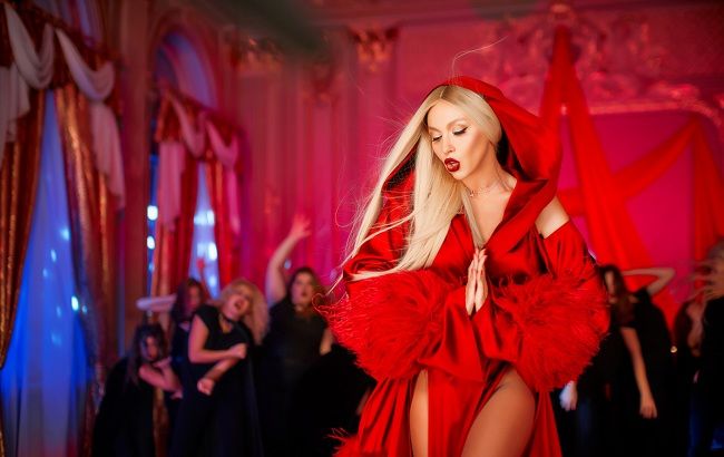 Нічна жриця атакує: Оля Полякова показала, чим займається ночами (відео)