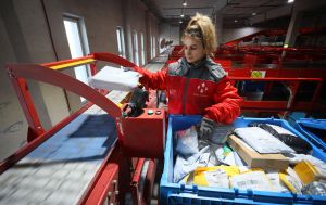 "Нова пошта" призупинятиме роботу під час повітряних тривог
