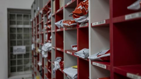 "Новая почта" открыла отделения за рубежом: куда теперь легче отправлять посылки