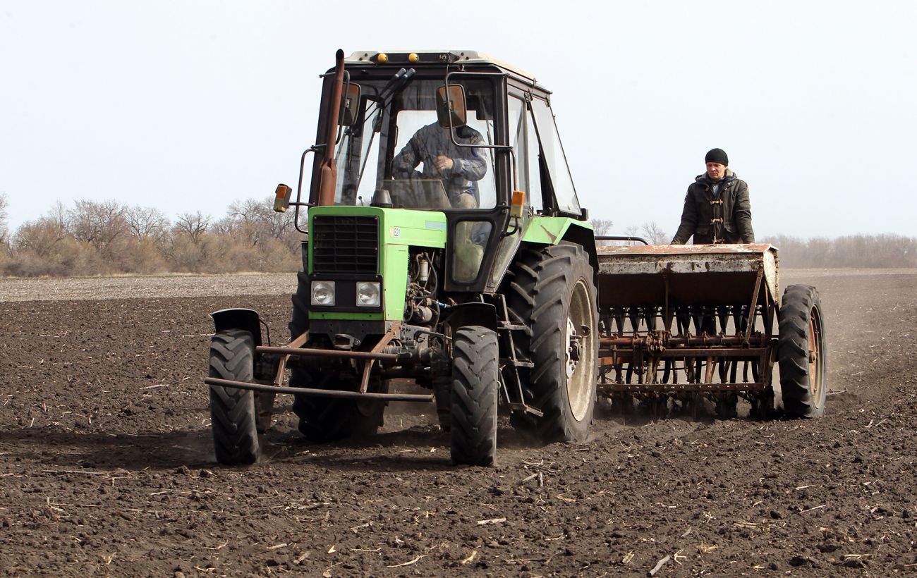 Правила для водіїв змінили: хто тепер може їздити на агротехніці без спецправ та як довго