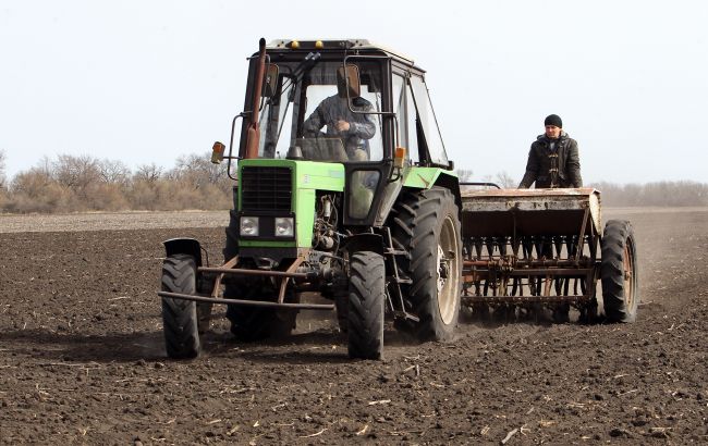 Правила для водіїв змінили: хто тепер може їздити на агротехніці без спецправ та як довго