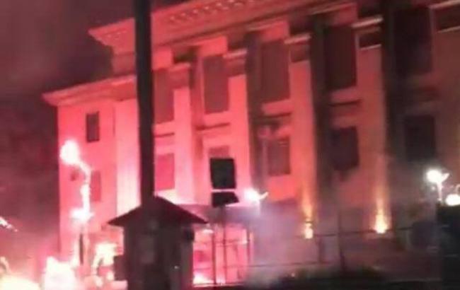 Посольство РФ у Києві "обстріляли" феєрверками