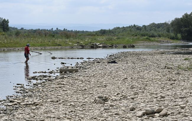 Річки України катастрофічно міліють: де вода "впала" до посухи й місячних мінімумів