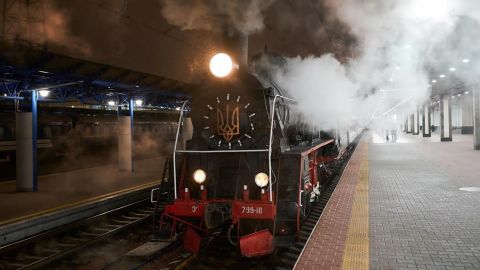 УЗ запускає ексклюзивні романтичні експреси для військових: розклад руху та ціни