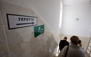 У Києві в укритті бізнес-центру заблоковані люди