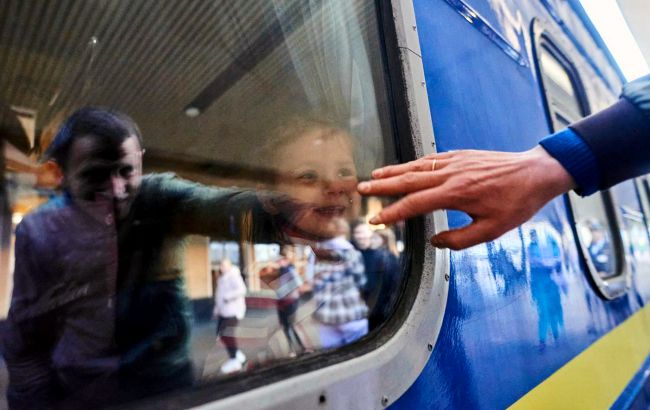 Україна відновлює залізничне сполучення зі Словаччиною: графік рейсів
