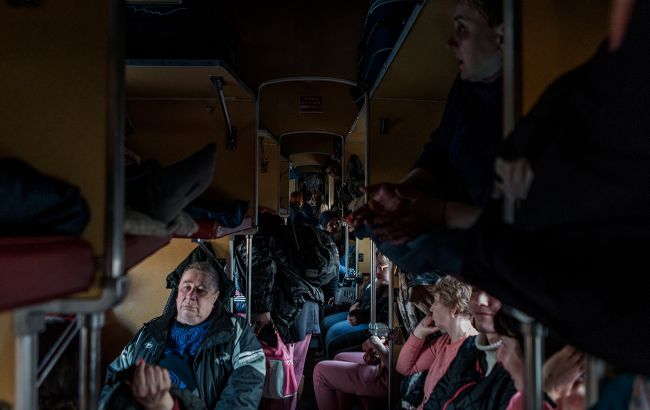 Поїзди для евакуації людей із Донецької області ходитимуть за новим графіком: деталі
