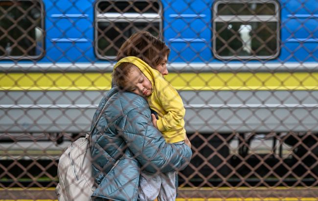 Плани на повернення. Які реалії українських біженців у Польщі та Молдові