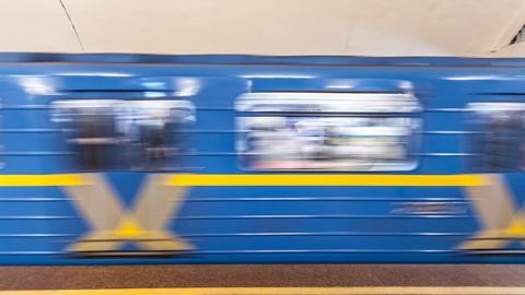 У Києві станцію метро "Дарниця" закрили через повідомлення про замінування