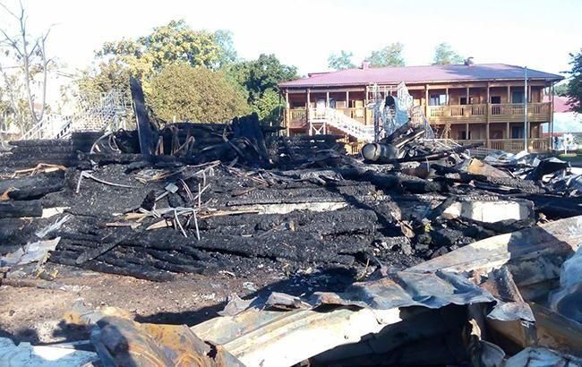 Пожежа в таборі "Вікторія": порушено 6 справ, причина пожежі не встановлена