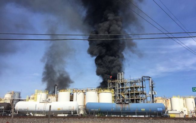 В Техасе горит химический завод, есть погибший и пострадавшие