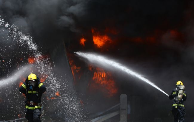 В Москве на заводе произошел взрыв с последующим возгоранием