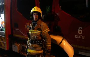 У Києві після атаки дронів пошкоджено техніку