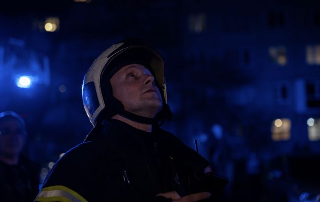 У Харкові горіло авто, пошкоджено супермаркет та автомийку: що відомо про атаку РФ