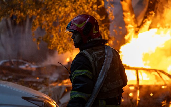 Враг ударил по Хмельницкой области: погиб человек, два дома полностью разрушены
