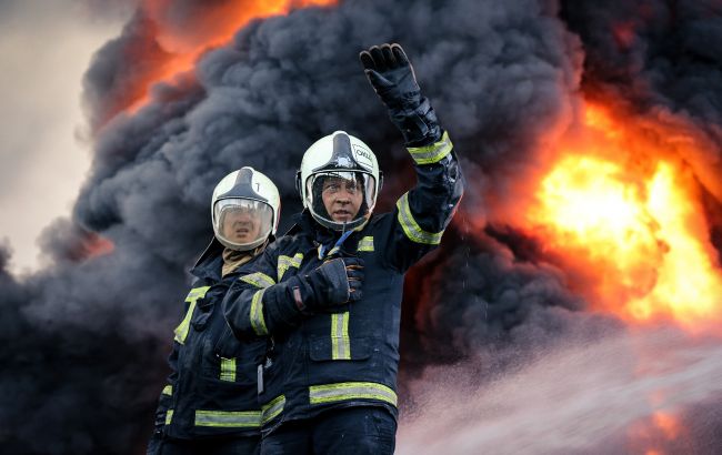 Киев под комбинированным ударом врага: уже есть прилеты, медики и ГСЧС выехали на место