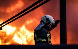 В Буковелі сталася велика пожежа: спалахнув елітний готель (відео)