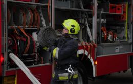 РФ ударила по электропоезду в Днепре, 13 человек погибли
