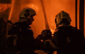 Росіяни атакували склади у Дніпрі, спалахнула пожежа