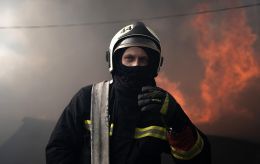 У Борисполі дрон влучив прямо в дах житлової багатоповерхівки