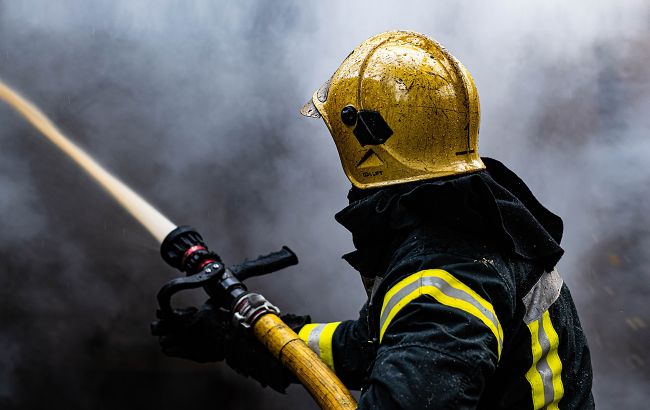 Росіяни атакували Одесу: загорілися резервуари з пальним та житловий будинок