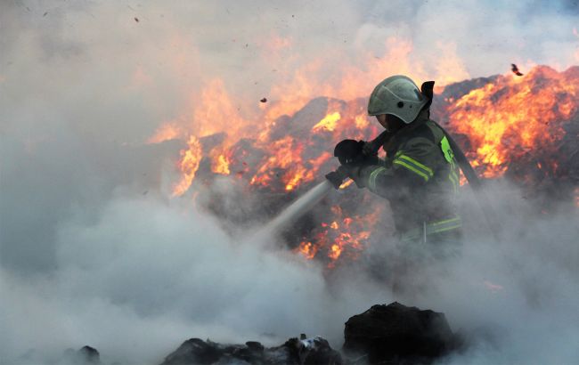 Раздавались взрывы с повторной детонацией: дроны СБУ уничтожили склад врага возле Харцызска