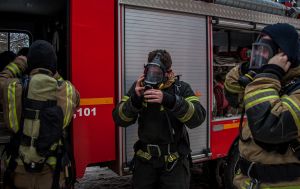 У російському Тольятті після атаки дронів горить великий хімічний завод