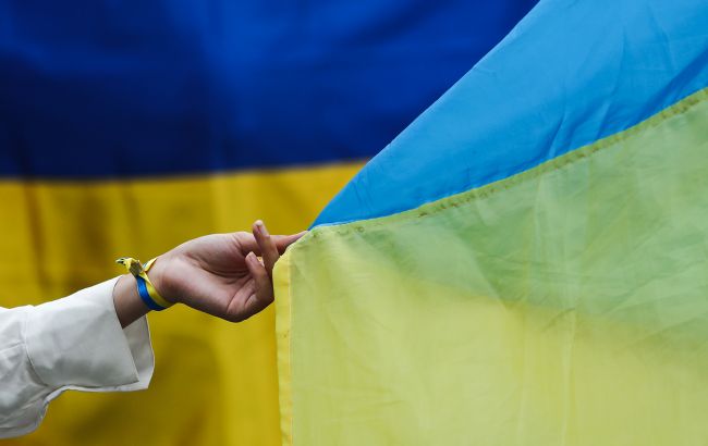 Сине-желтый или наоборот: откуда взялась теория о перевернутом флаге