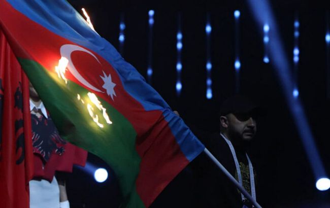 Ереванские сторонники войны против Украины поддержали публичное сожжение флага Азербайджана