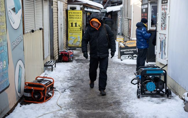 Графики действуют не везде: в части областей ввели аварийные отключения света