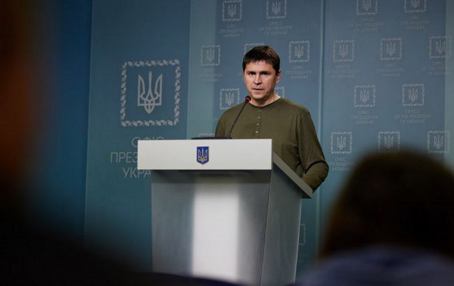 Подоляк посоветовал Лаврову воздержаться от заявлений по переговорам Украины и РФ
