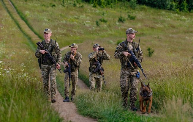 Пограничники из "Стугны" уничтожили российский БМП-2 (видео)