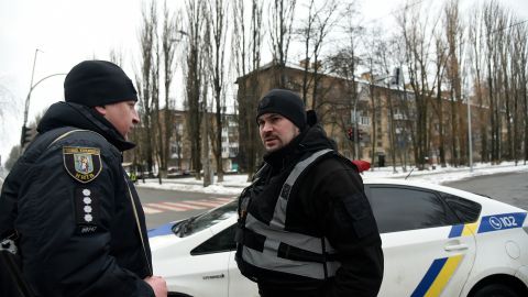 Взорвал гранату на Оболони: в Киеве военный в СЗЧ устроил смертельную трагедию