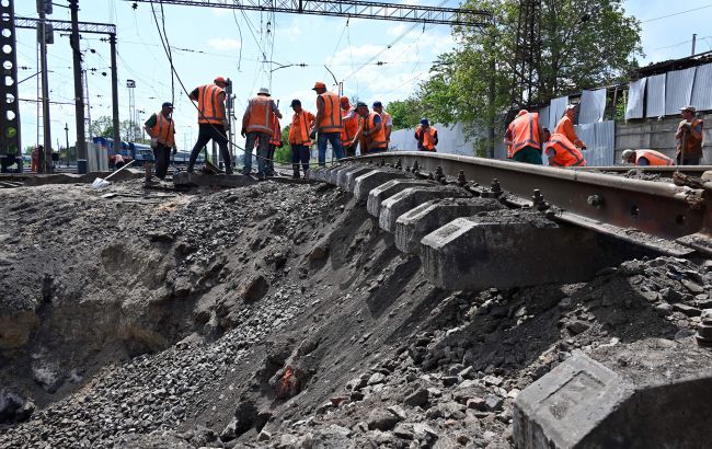 "Укрзалізниця" підвищить зарплати понад 150 тисячам працівників: звідки візьмуть гроші