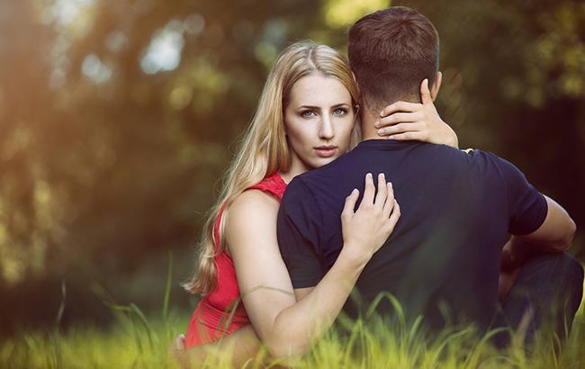 Українцям пояснили, як відрізнити кохання від любовного привороту