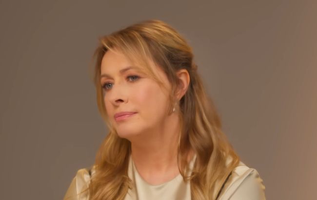 "Окна повылетали". Елена Кравец показала, как пострадал ее дом после обстрела (видео)
