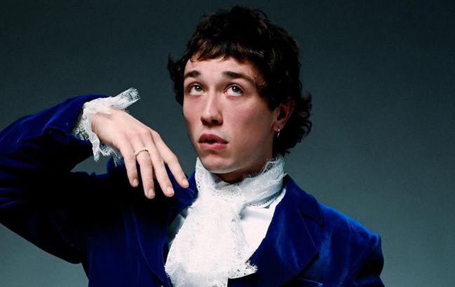 Відомий український співак влаштувався працювати вчителем у школі: що він викладає