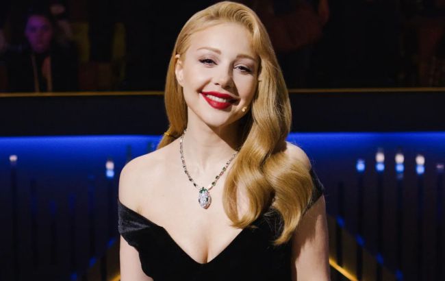 Тина Кароль засветила стройные ножки в мини-платье (фото)