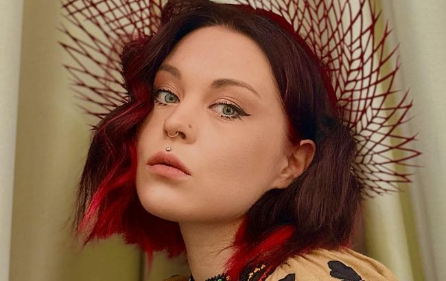 "Подзвонила юристам". Відома співачка прокоментувала відсутність громадянства України