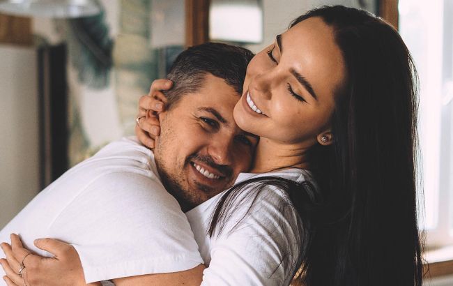 Євген Кот і його вагітна дружина розповіли, де народжуватимуть первістка