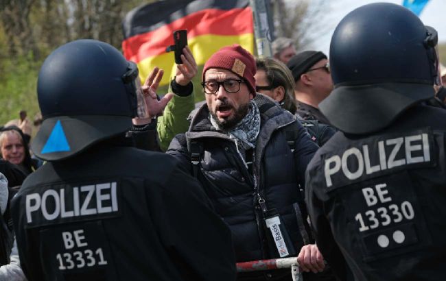 У Німеччині затримали екстремістів, які готували держпереворот. Серед підозрюваних росіянка
